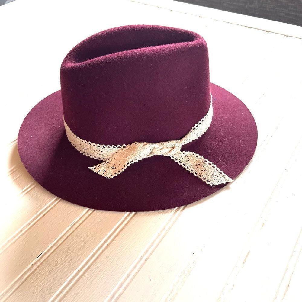 Sundance Lovely Bird Burgundy Wool hat